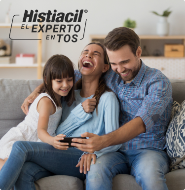 Banner principal con una familia feliz, disfrutando del día.